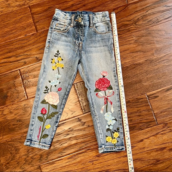 Monnalisa Embroidered Rose Jeans. Size 3 yrs. - Picture 8 of 9